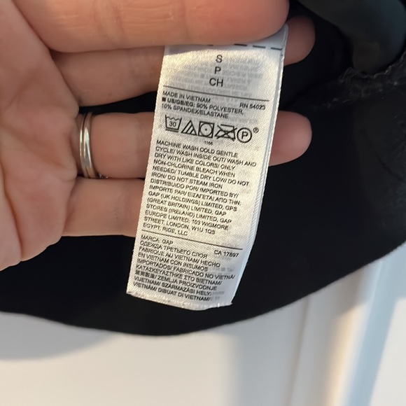 GAP Maternity: Black Velour Sweatshirt - Picture 4 of 5